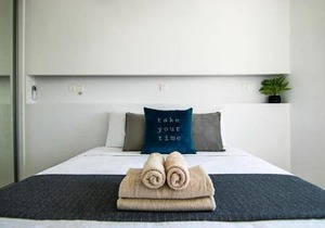 Phaedrus Living: Seaside Luxury Flat Lighthouse 65