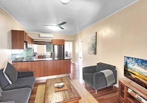Picnic Bay Apartments Unit 4