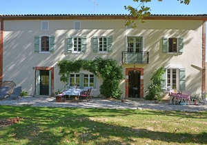 Picturesque Villa in Artigat with Private Terrace