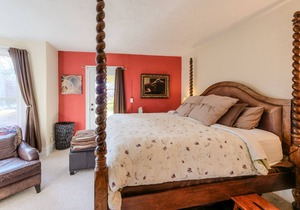 Pied-à-terre In DOWNTOWNS BEST LOCATION