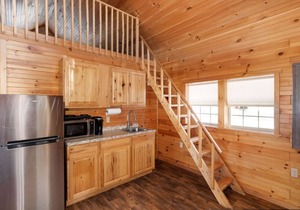 Pine Cabin: Lakeside Log Cabin Escape