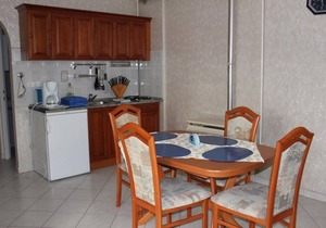 Pine Wood Apartment 6