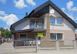 Pink Panther Ap.3 - Two Bedroom Apartment, Sleeps 5