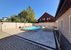 Pink Panther Ap.4 - Three Bedroom Apartment, Sleeps 8