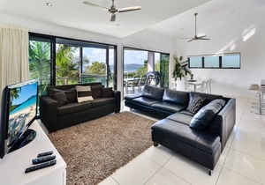 Pinnacle 8 - Seaview Apartment on Hamilton Island