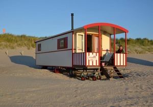 Pipowagen op het strand HV