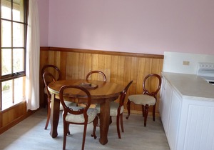 Platypus Park Country Retreat - Pipers 2br s/c Apartment