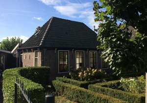 Pleasant Holiday Home in Grootschermer with Garden