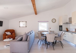 Plush Apartment in Rijeka with Hot Tub and near the Sea