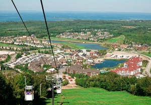 Pop-Culture Fun - Blue Mountain Retreat, Shared Pool, Slope View, On Golf Course
