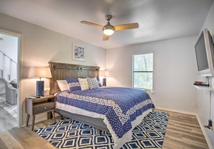 Pottsboro Cabin with Deck - 1 Mile to Lake Texoma!