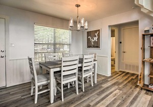 Pottsboro Cabin with Deck - 1 Mile to Lake Texoma!