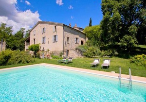 Pretty Holiday Home in Acqualagna with Swimming Pool