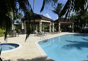 Prime Residence #6 on 7 Mile Beach, High-End Ground Floor Beachfront Condo