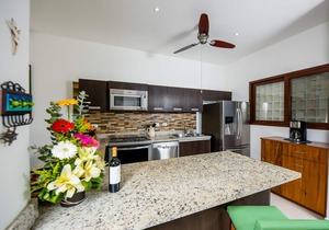 Private Home, Steps to Beach Club, Walk to Town/Restaurants ,Snorkeling