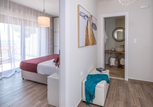 ★Private luxury 3bdrm Villa - Walk to beach ★