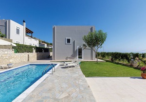 Private villa w/Pool, Kids Area, BBQ, Ping Pong Table, suitable for families