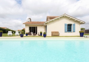 Profitez d'une piscine privée ! Villa rustique 6p sur le terrain de golf