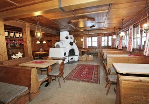 Quaint Chalet in Mayrhofen near Ski Lift