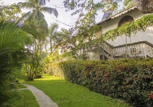 Quiet 4BD 2BTH condo steps from Cabarete beaches/shops