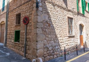 Quiet and typical house with perfect location in center of Soller