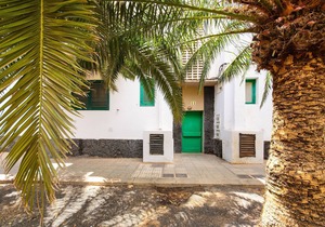 Quiet Apartment in Central Location with Wi-Fi; Pets Allowed