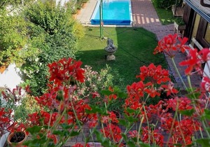 Quiet, cozy vacation apartment (66sqm) with large terrace