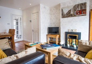 Quiet gated Family Townhouse within walking distance of all attractions
