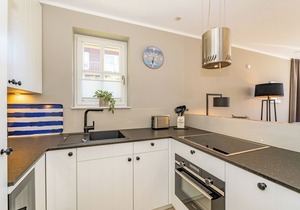 Quietly located semi-detached vacation home in Friedrichshain with terrace.