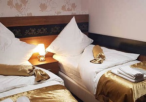 Quintuple room (1 double room, 3 single beds), incl. Breakfast - Hotel Im Anker