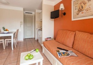 Résidence Pierre & Vacances Le Hameau de la Pinède *** - Apartment 5 people - 1 bedroom - Balcony - Pool view - Air-conditioned