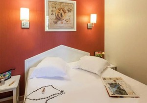 Résidence Pierre & Vacances Le Hameau de la Pinède *** - Apartment 5 people - 1 bedroom - Balcony - Pool view - Air-conditioned