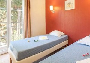 Résidence Pierre & Vacances Le Hameau de la Pinède *** - House sleeps 8 - 2 bedrooms + 1 sleeping area - Triplex - Terrace - Air-conditioned