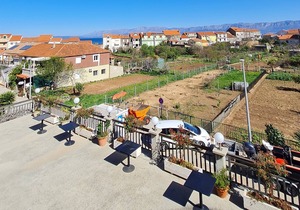 R15 - spacious room in hotel, 2 min to the beach