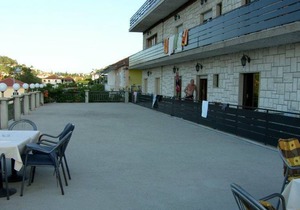 R20 - spacious room in hotel, 2 min to the beach