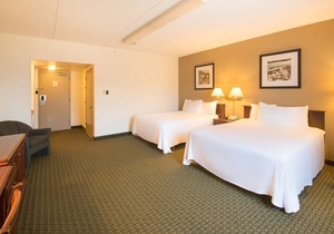 Ramada by Wyndham Thunder Bay Airlane Hotel