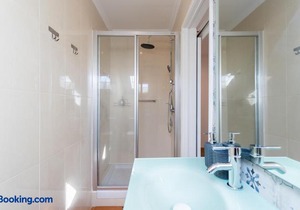 Rato Cozy 3BR w/balcony - by LU Holidays