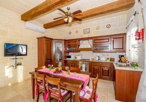 Rebbiegha Holiday Home