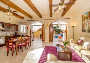 Rebbiegha Holiday Home