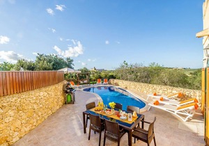 Rebbiegha Holiday Home
