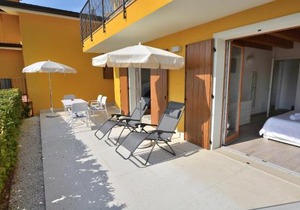 Red Apartment in Marciaga di Costermano