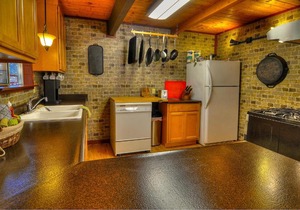 Red Hawk Hideaway - Two Bedroom Cabin