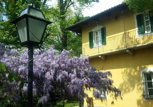 Red Room at Villa Mirano Bed and BreakFast Piossasco - Turin - Piedmont