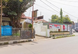 RedDoorz near Pasar Pagi Cirebon 2