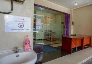 RedDoorz near Universitas Diponegoro Semarang 2