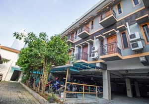 RedDoorz Plus near Ciputra World Kuningan 2
