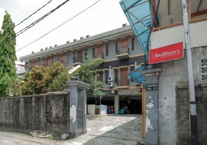 RedDoorz Plus near Ciputra World Kuningan 2