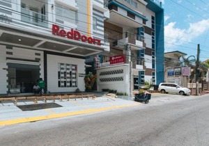 RedDoorz @ St. Catherine Residences Olongapo City