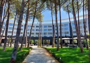 Reina Apartment with private garden at Lura 2, Gjiri Lalzit