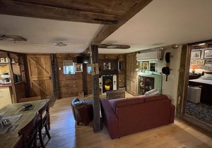 Remarkable Boultons Barn with hot tub